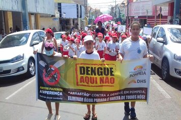Contra a dengue: Alunos do ensino municipal participam de caminhada contra o mosquito