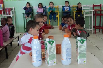 DHS fornece leite especial para crianças da creche “Maria Stella”