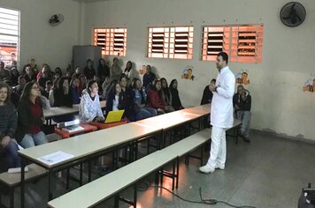 Saúde realiza palestra com orientações aos pais sobre cuidados com a saúde bucal infantil