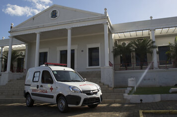 Saúde de Pompeia ganha mais uma nova ambulância