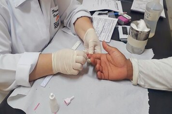 DHS realiza testes rápidos de HIV, Sífilis e Hepatites Virais em ação na empresa Jazam. Neste sábado (25), o atendimento será oferecido a toda população.