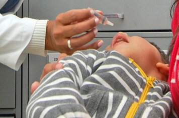 Unidades de saúde abrem neste sábado para vacinar contra pólio e sarampo