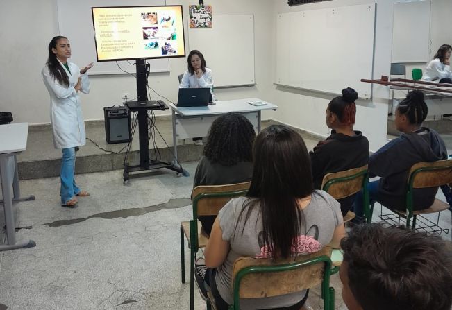 DHS realiza palestra nas escolas pela Campanha “Abril Laranja”