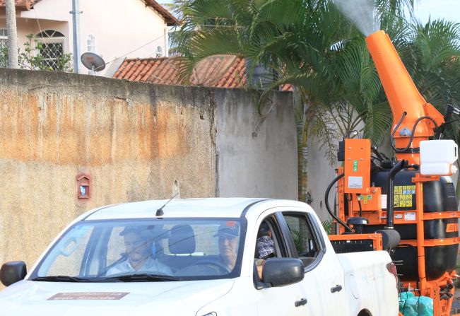 Bairro de Pompeia recebe teste de nova aplicação de Biolarvicida para combate à dengue