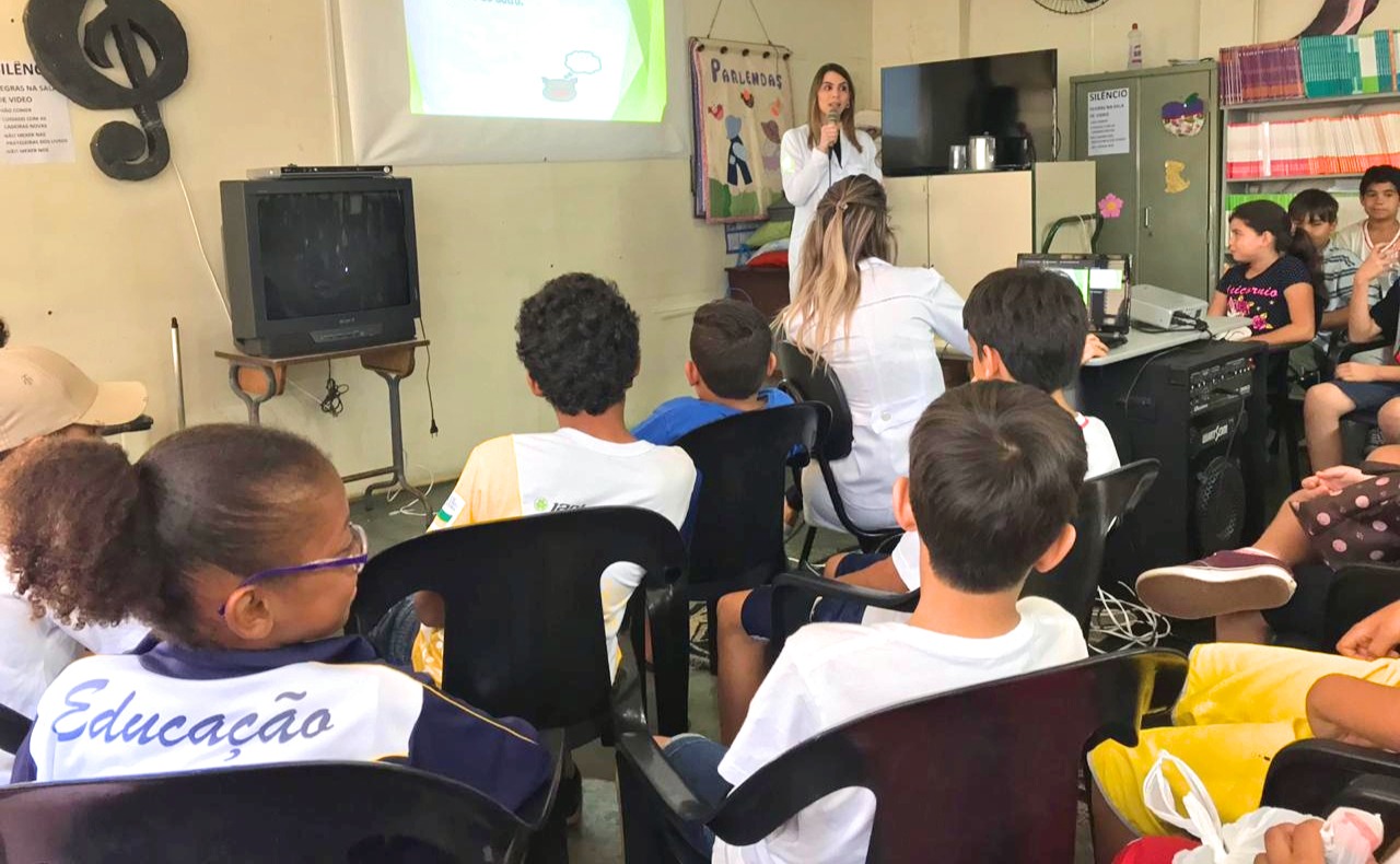 Sistema reprodutor é tema de palestra envolvendo alunos do ensino fundamental